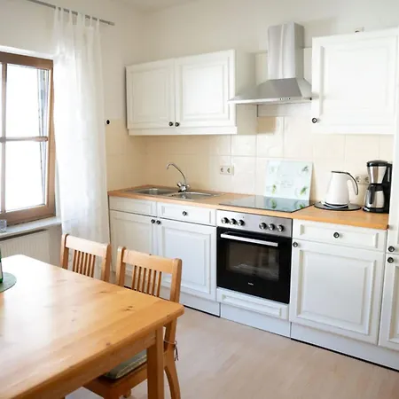 Claes Weinquartier - & Wein By Niko Schmitt