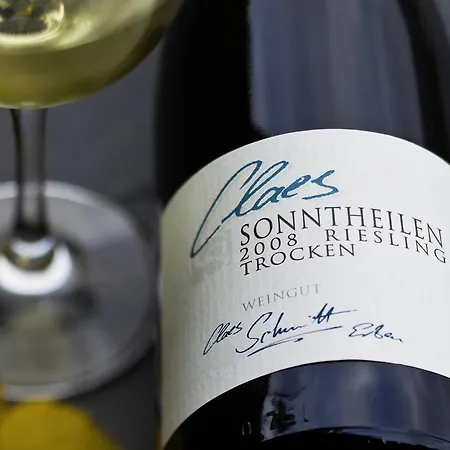 Claes Weinquartier - & Wein By Niko Schmitt *