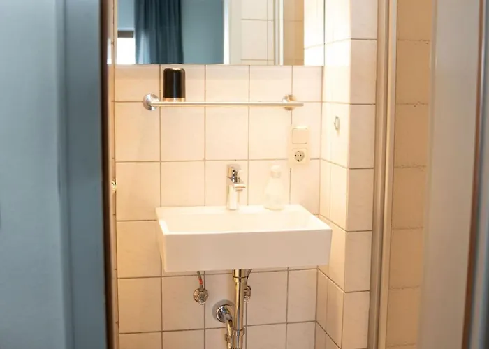 Claes Weinquartier - & Wein By Niko Schmitt * Trittenheim